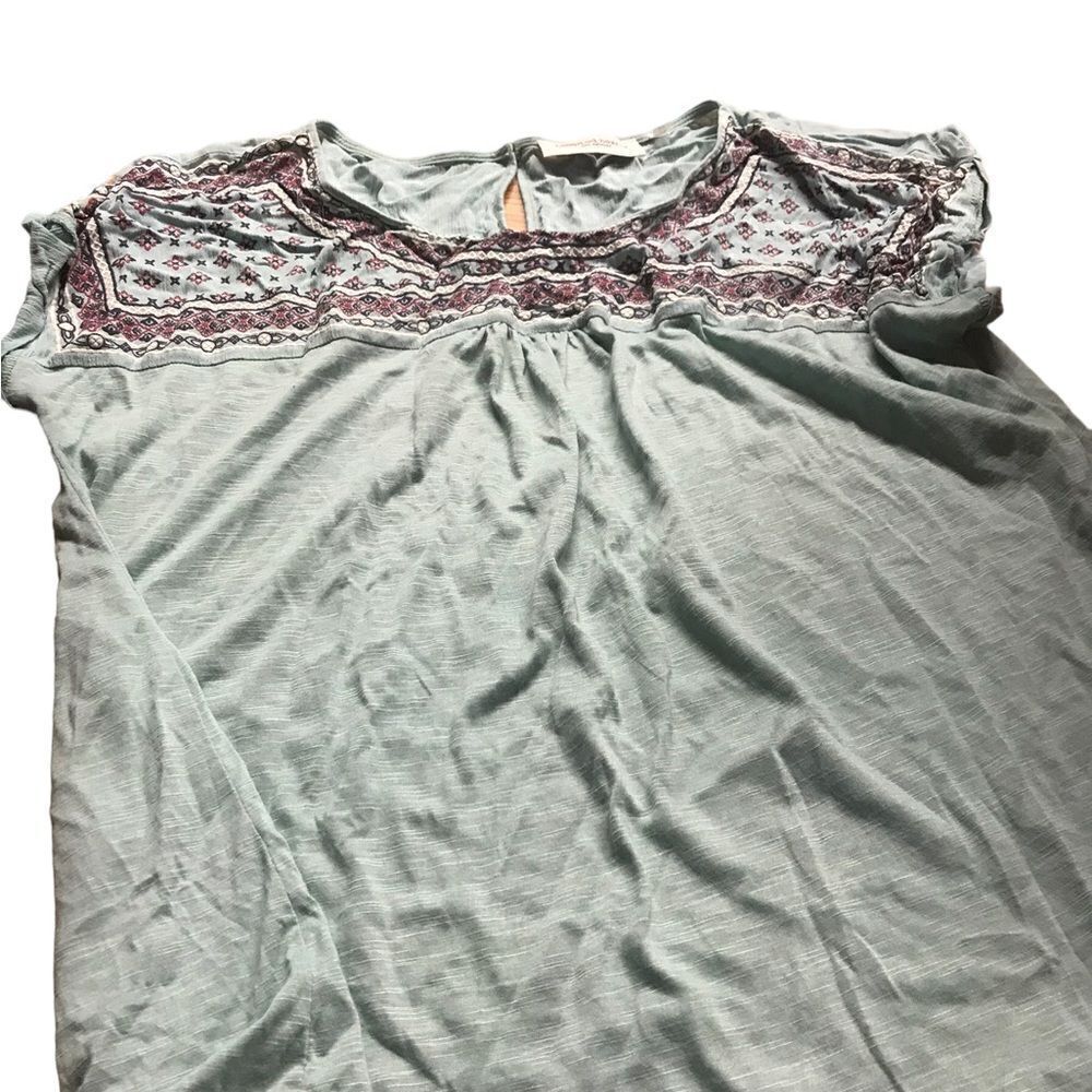 Katie 21 size medium blue top lace accents excellent condition